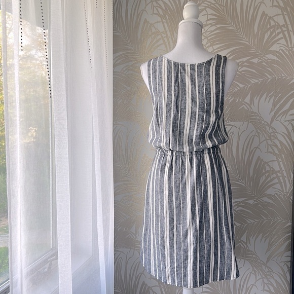 Old Navy Linen Dress Size SP Blue and White Color cinched waist striped - Picture 2 of 7
